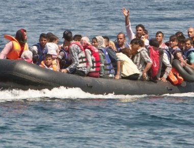 Στους 74 νεκρούς ανήλθαν οι μετανάστες κατά το ναυάγιο του πλοιαρίου που τους μετέφερε στα ανοιχτά της Τυνησίας